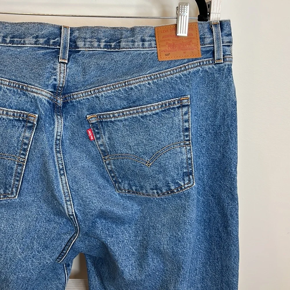 LEVI’S PREMIUM 501® ‘90S WOMEN'S JEANS - Destructed Indigo - Medium Wash - Picture 9 of 16